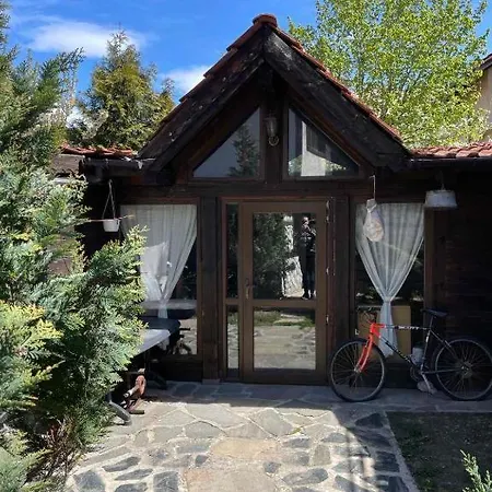 Kalaydzhiev - къща с 5 спални Chaletu *